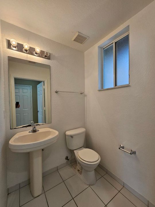 Active With Contract: $1,950 (2 beds, 2 baths, 1206 Square Feet)