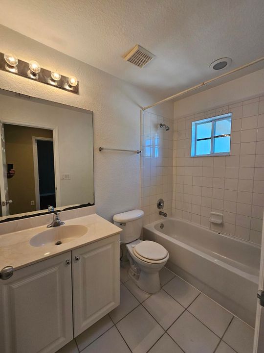 Active With Contract: $1,950 (2 beds, 2 baths, 1206 Square Feet)