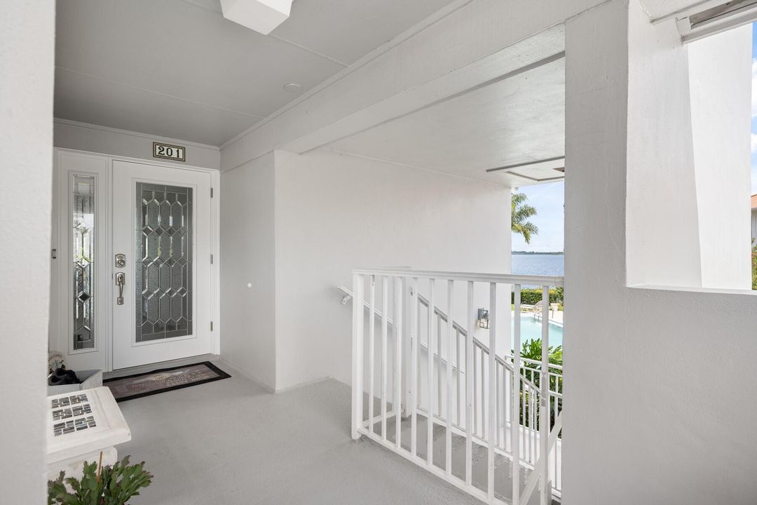 Active With Contract: $950,000 (3 beds, 2 baths, 1930 Square Feet)