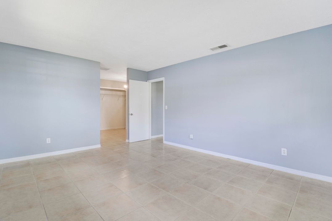 Active With Contract: $324,900 (2 beds, 2 baths, 1308 Square Feet)
