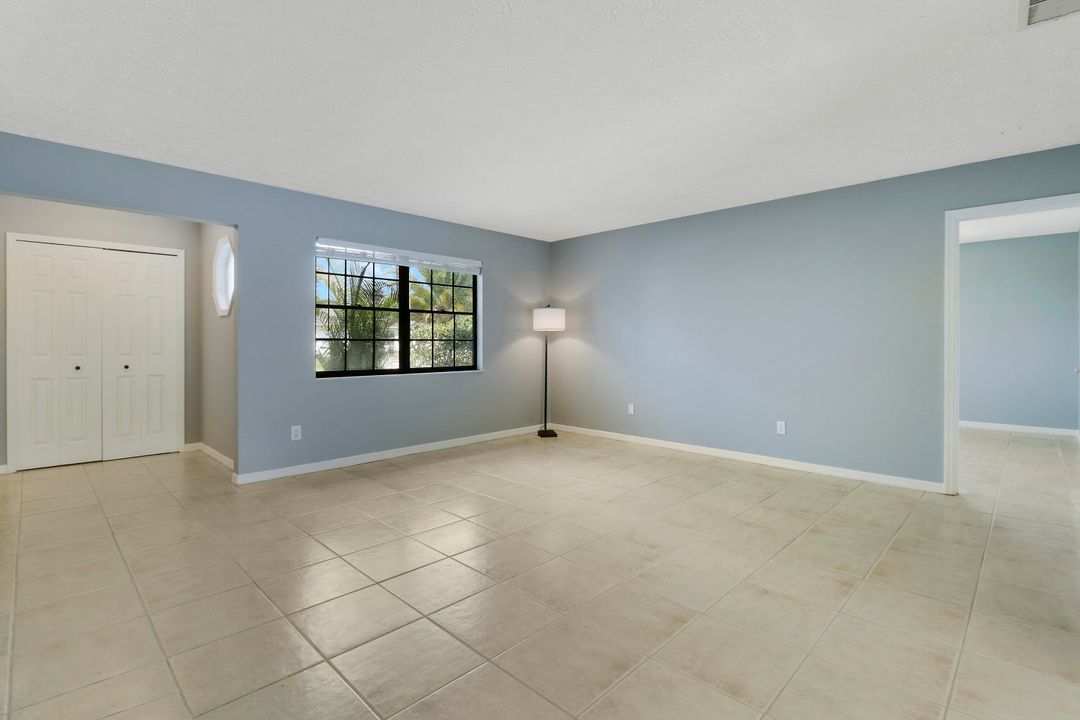 Active With Contract: $324,900 (2 beds, 2 baths, 1308 Square Feet)