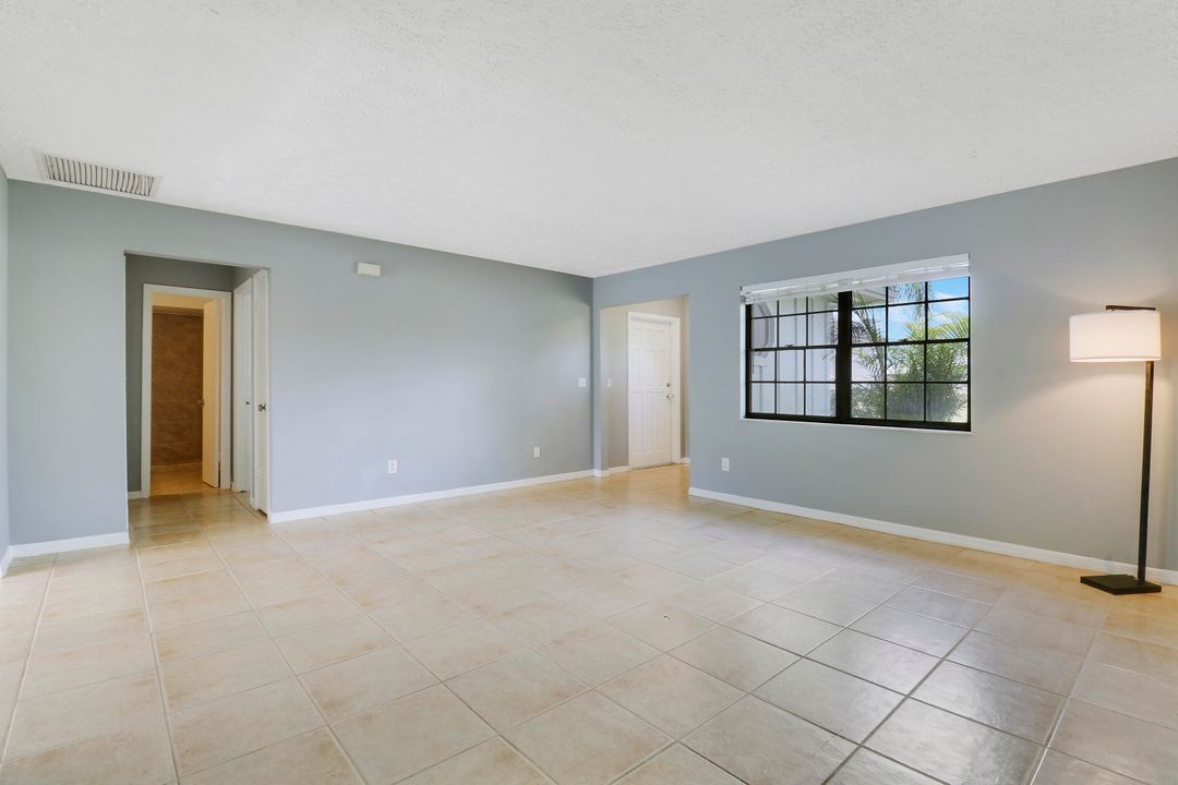 Active With Contract: $324,900 (2 beds, 2 baths, 1308 Square Feet)