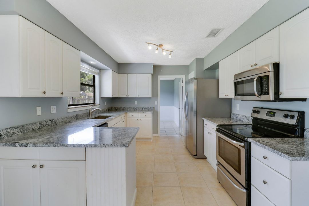 Active With Contract: $324,900 (2 beds, 2 baths, 1308 Square Feet)