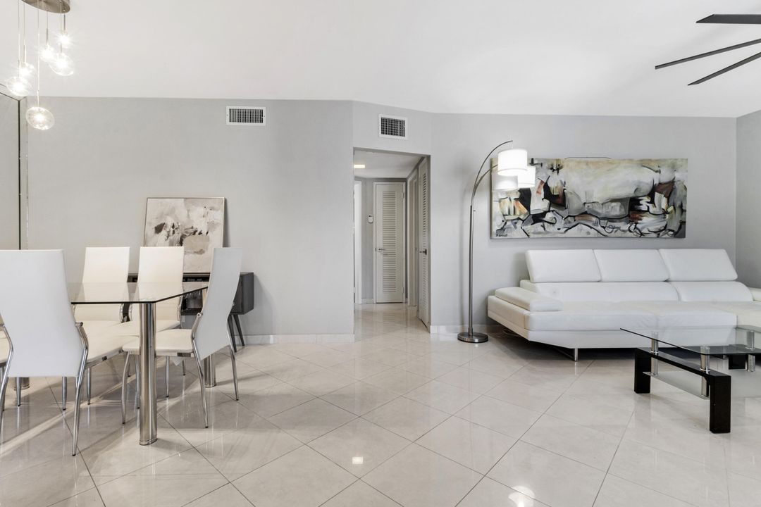 Active With Contract: $1,800 (2 beds, 1 baths, 838 Square Feet)