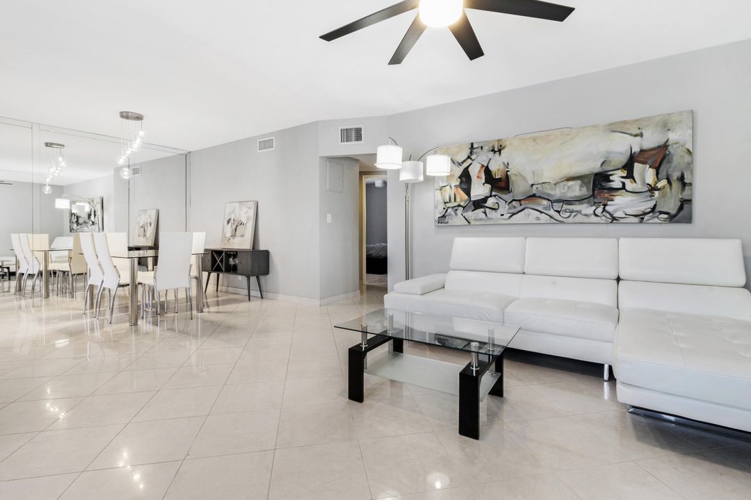 Active With Contract: $1,800 (2 beds, 1 baths, 838 Square Feet)