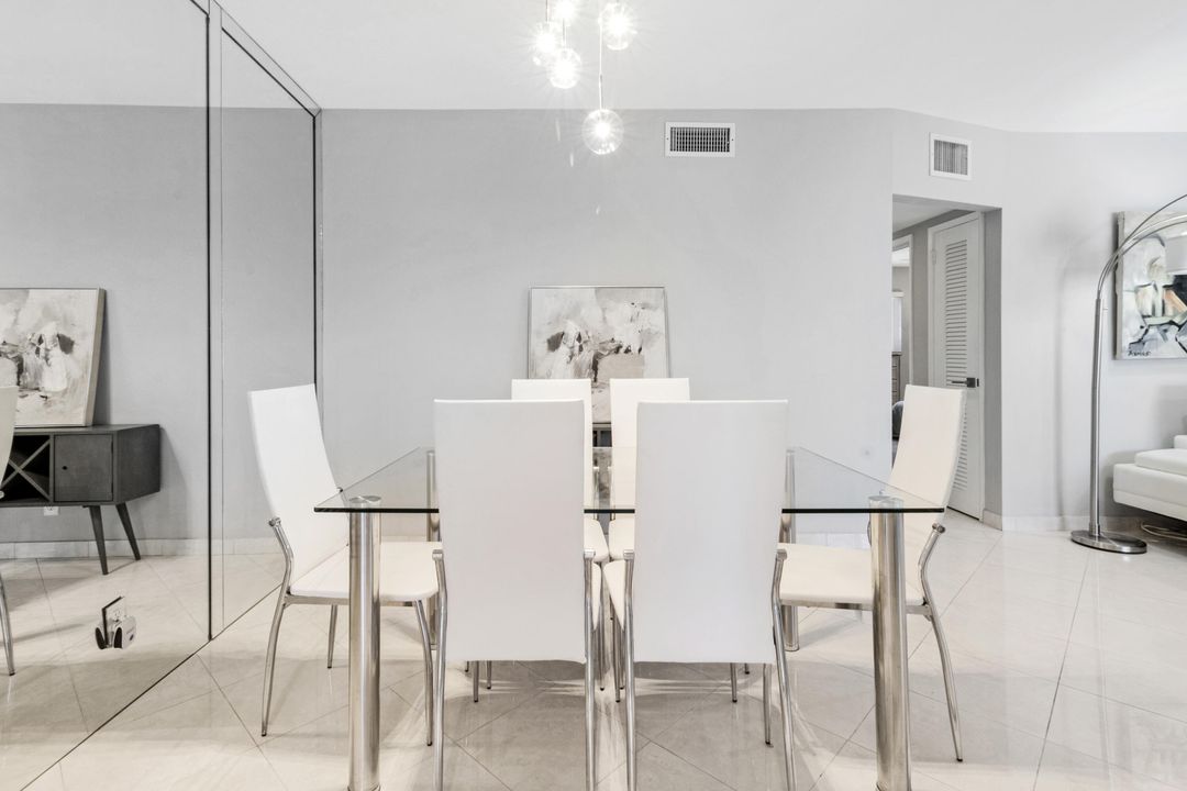 Active With Contract: $1,800 (2 beds, 1 baths, 838 Square Feet)