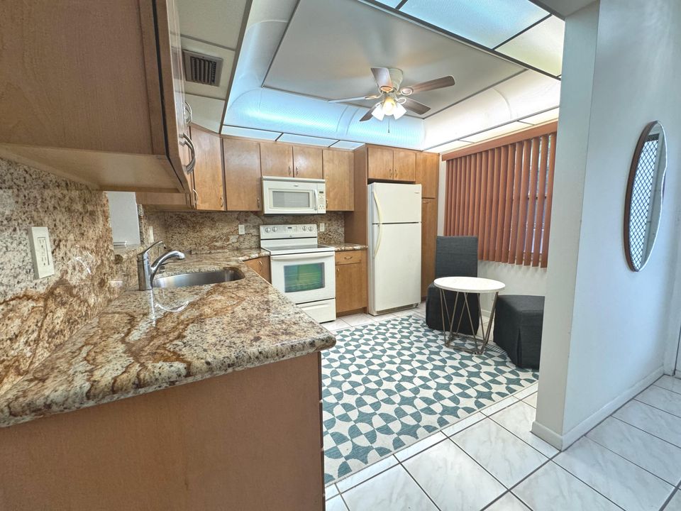 For Sale: $169,900 (2 beds, 2 baths, 1156 Square Feet)