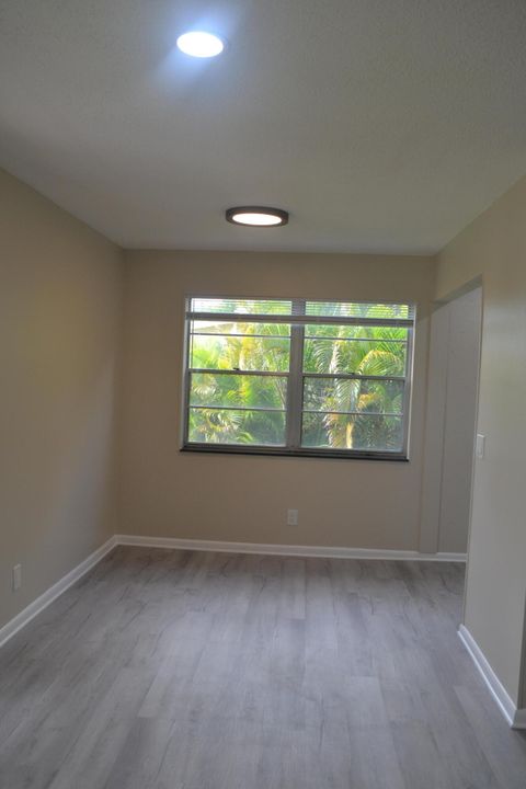 For Rent: $1,650 (2 beds, 1 baths, 820 Square Feet)