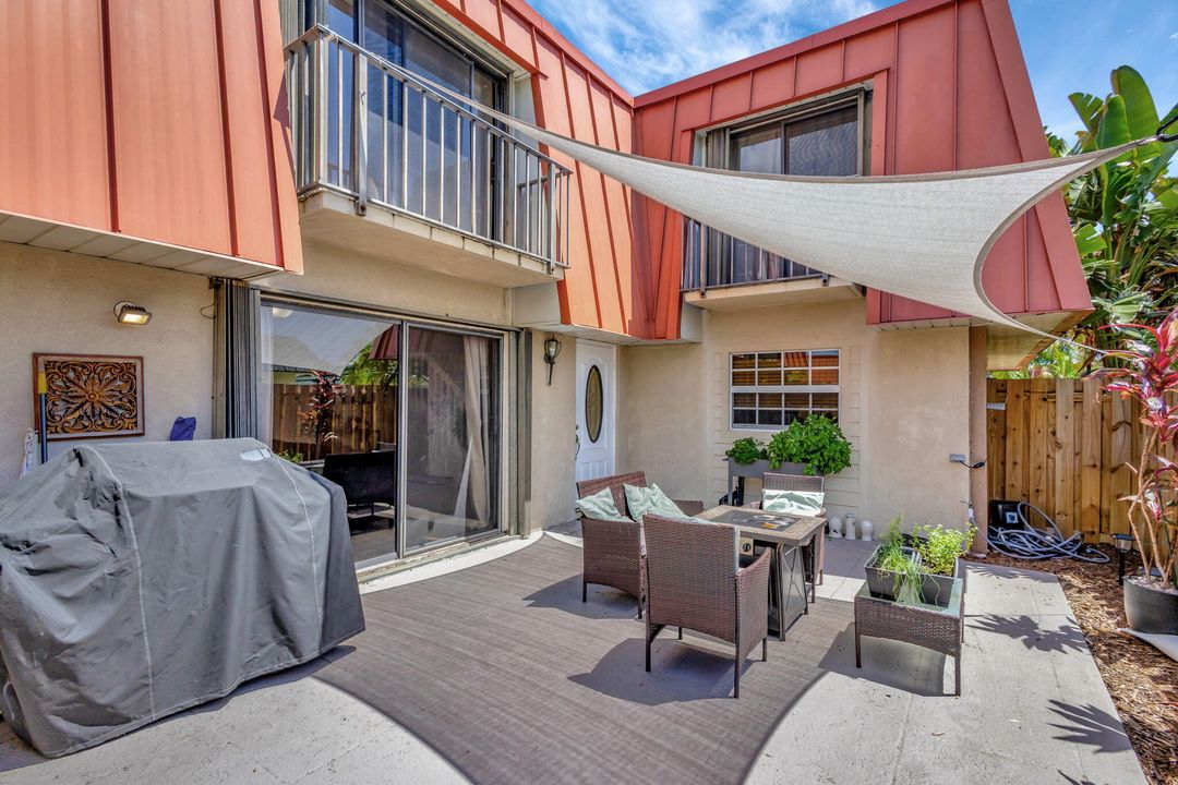 Active With Contract: $2,600 (2 beds, 2 baths, 1184 Square Feet)