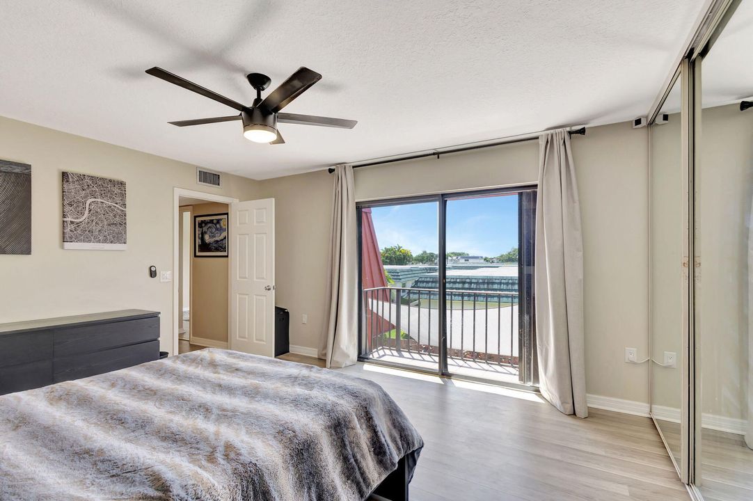 Active With Contract: $2,600 (2 beds, 2 baths, 1184 Square Feet)