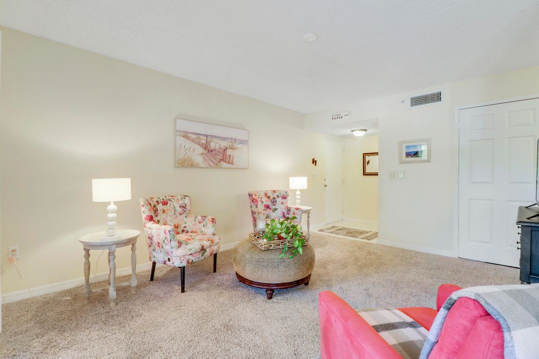 Active With Contract: $2,000 (1 beds, 1 baths, 707 Square Feet)