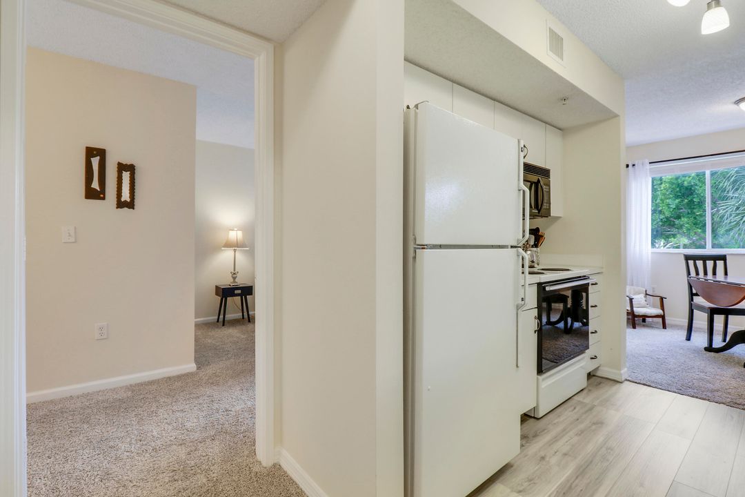 Active With Contract: $2,000 (1 beds, 1 baths, 707 Square Feet)