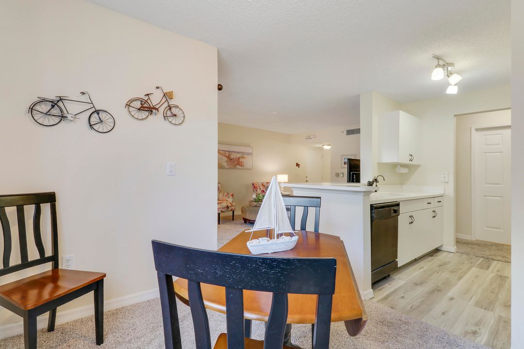 Active With Contract: $2,000 (1 beds, 1 baths, 707 Square Feet)