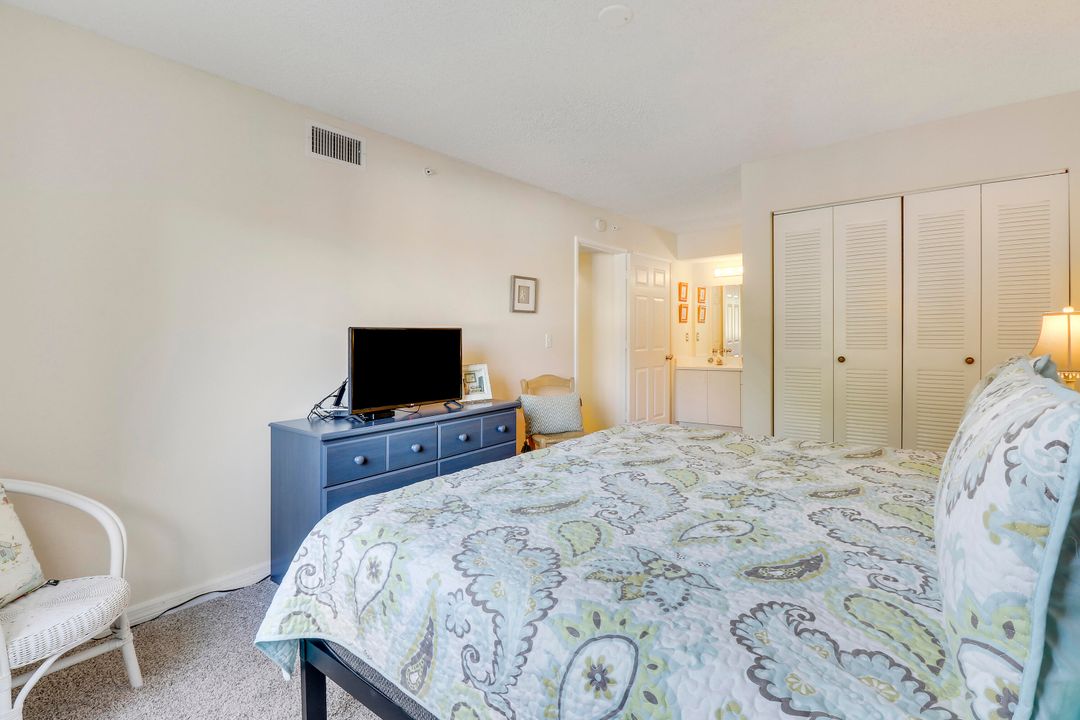 Active With Contract: $2,000 (1 beds, 1 baths, 707 Square Feet)