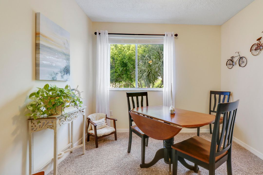 Active With Contract: $2,000 (1 beds, 1 baths, 707 Square Feet)