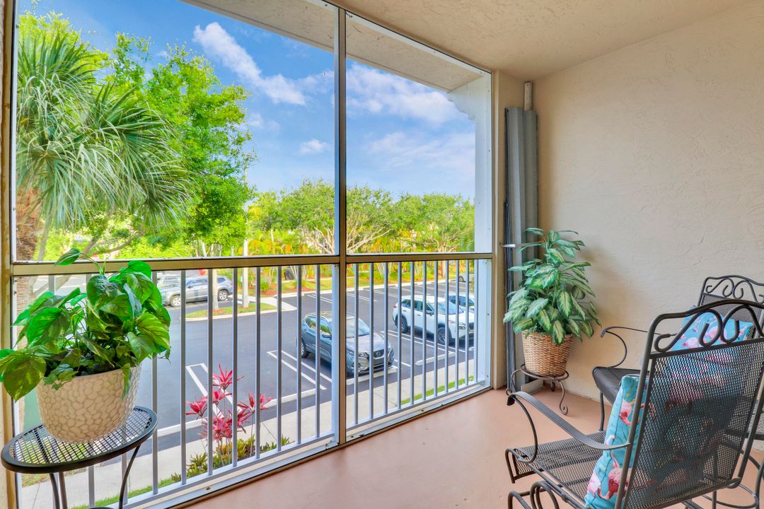 Active With Contract: $2,000 (1 beds, 1 baths, 707 Square Feet)