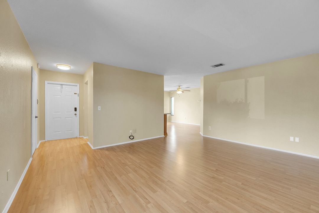 For Sale: $269,900 (2 beds, 2 baths, 1105 Square Feet)