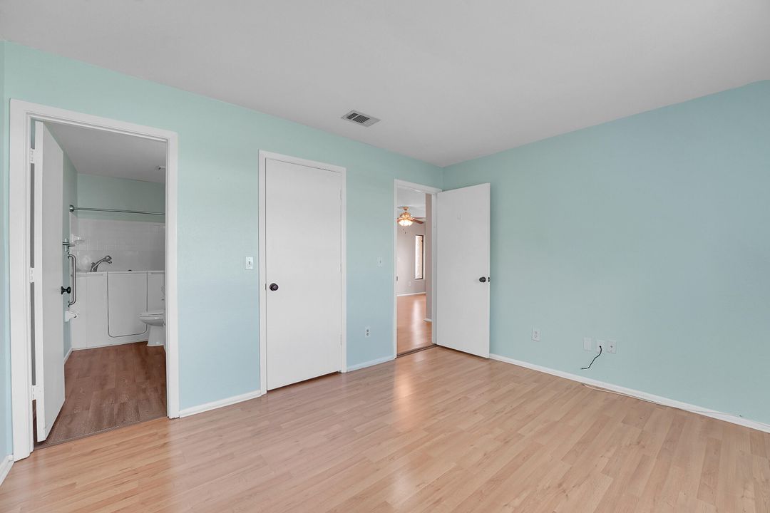 For Sale: $269,900 (2 beds, 2 baths, 1105 Square Feet)