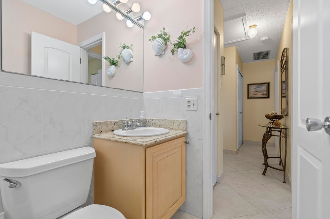 Active With Contract: $295,000 (2 beds, 2 baths, 1050 Square Feet)