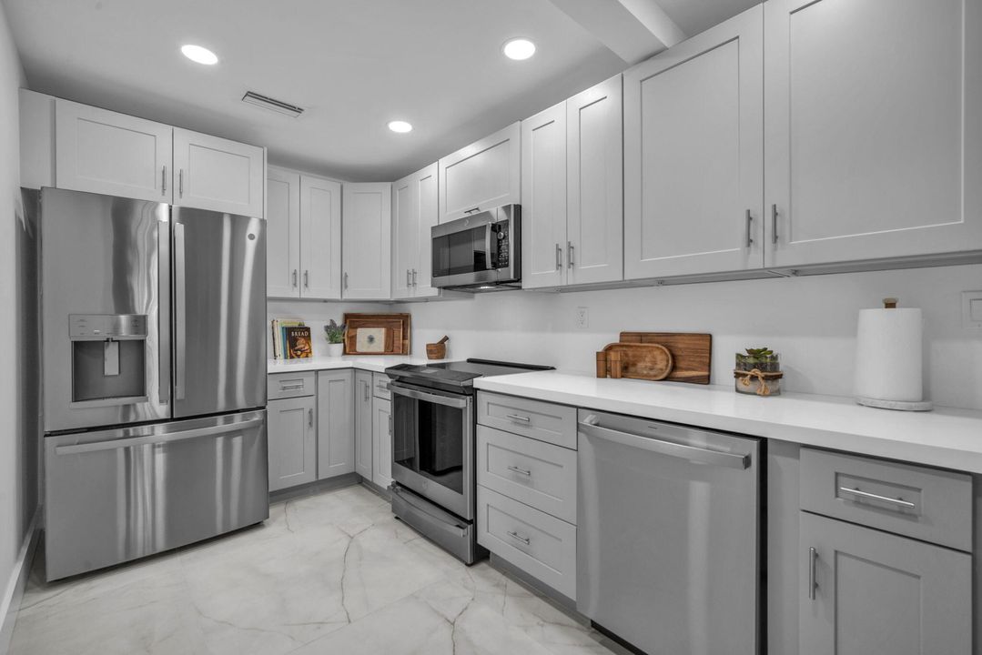 Active With Contract: $859,000 (2 beds, 2 baths, 1346 Square Feet)