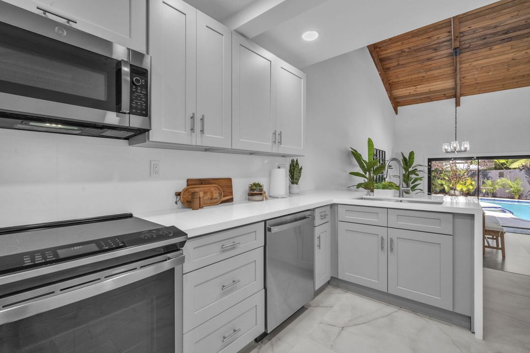 For Sale: $859,000 (2 beds, 2 baths, 1346 Square Feet)