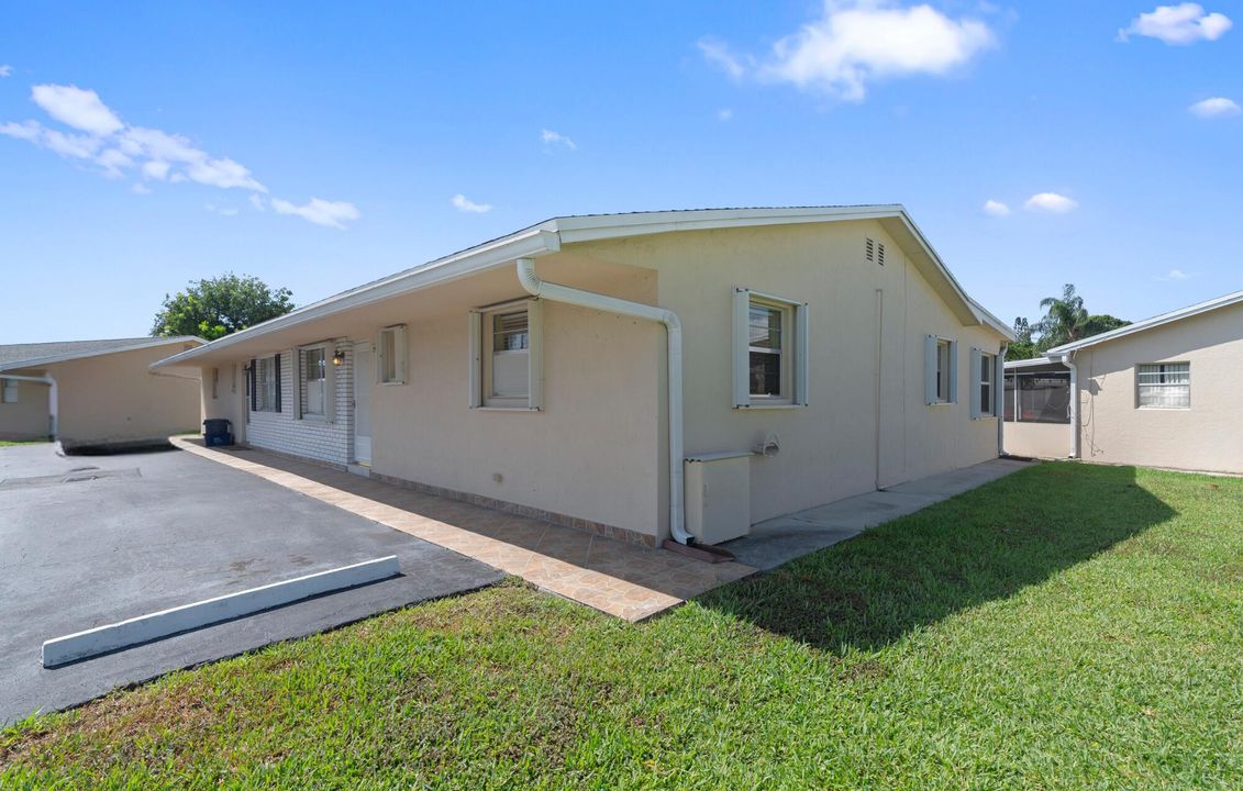 For Sale: $295,000 (2 beds, 2 baths, 1050 Square Feet)