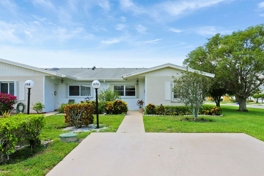 Active With Contract: $258,800 (2 beds, 2 baths, 1246 Square Feet)