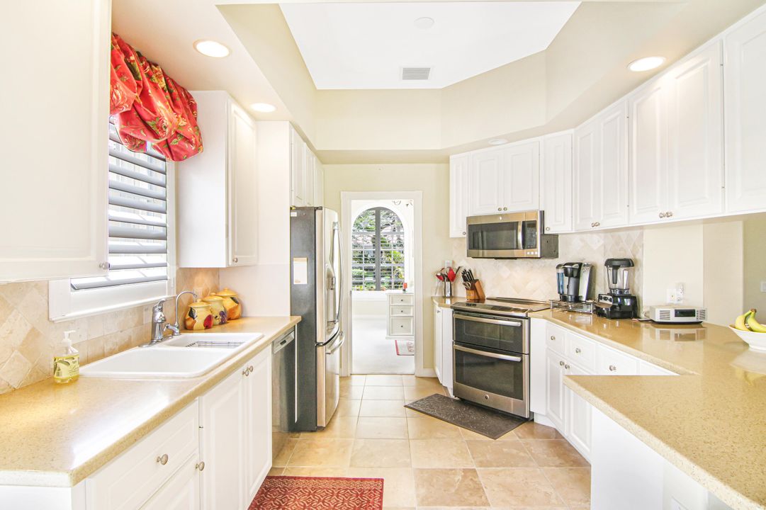 For Sale: $655,000 (3 beds, 3 baths, 2200 Square Feet)