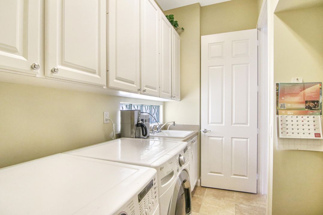 For Sale: $655,000 (3 beds, 3 baths, 2200 Square Feet)