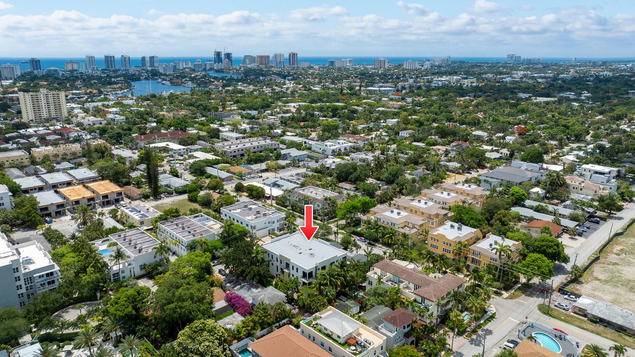 For Sale: $975,000 (3 beds, 2 baths, 1976 Square Feet)