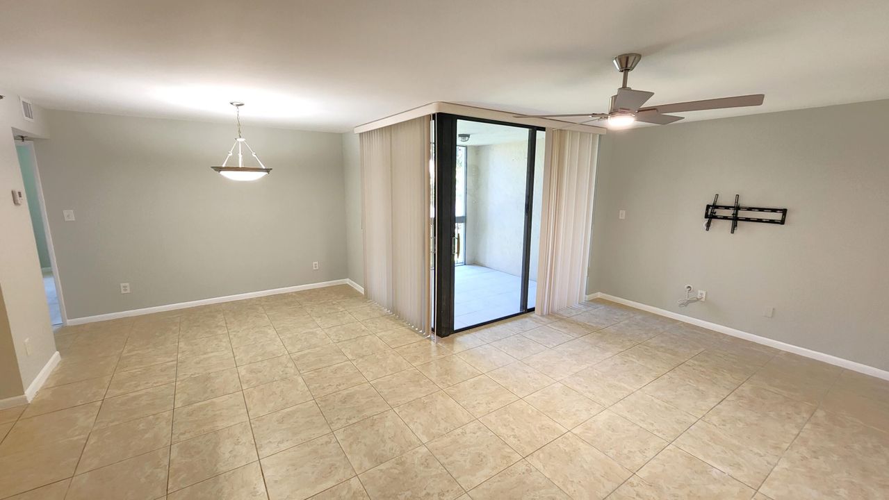 For Sale: $339,500 (2 beds, 2 baths, 1160 Square Feet)