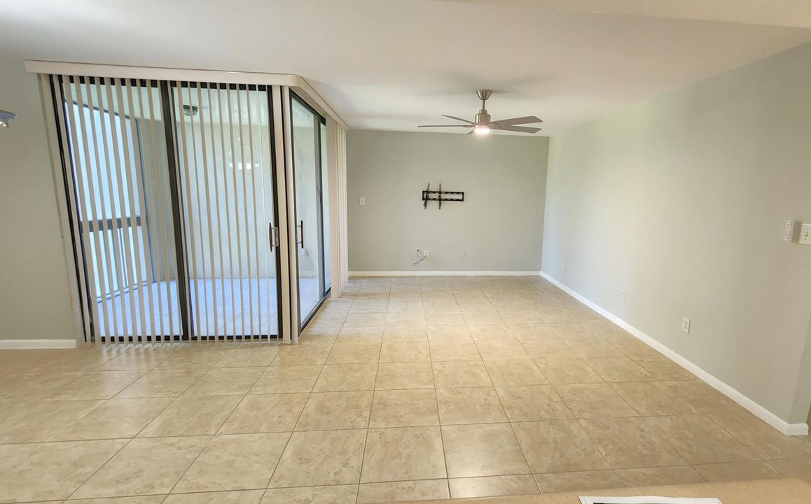 For Sale: $339,500 (2 beds, 2 baths, 1160 Square Feet)