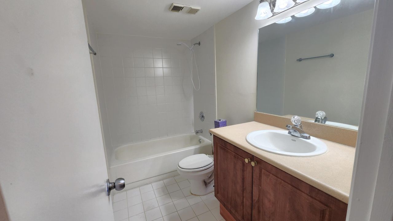 For Sale: $339,500 (2 beds, 2 baths, 1160 Square Feet)