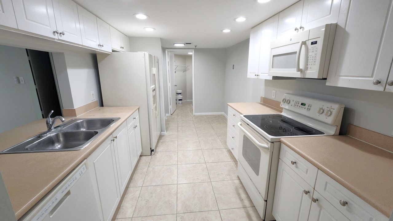 For Sale: $339,500 (2 beds, 2 baths, 1160 Square Feet)