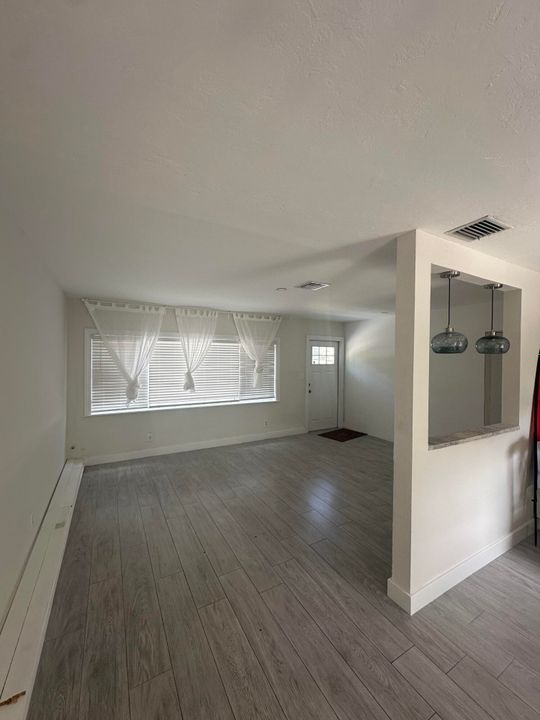 For Rent: $3,800 (3 beds, 2 baths, 1614 Square Feet)