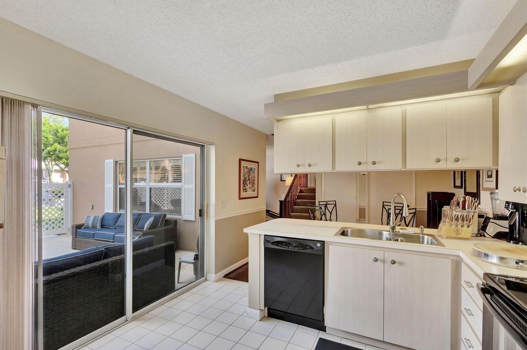 Active With Contract: $339,000 (2 beds, 2 baths, 1350 Square Feet)