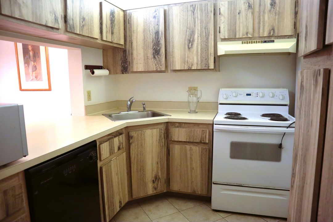 For Sale: $235,000 (2 beds, 2 baths, 1005 Square Feet)