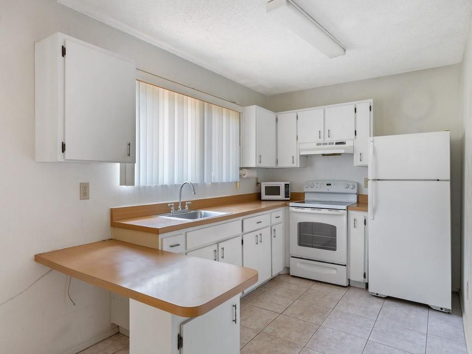 For Sale: $265,000 (3 beds, 2 baths, 1016 Square Feet)