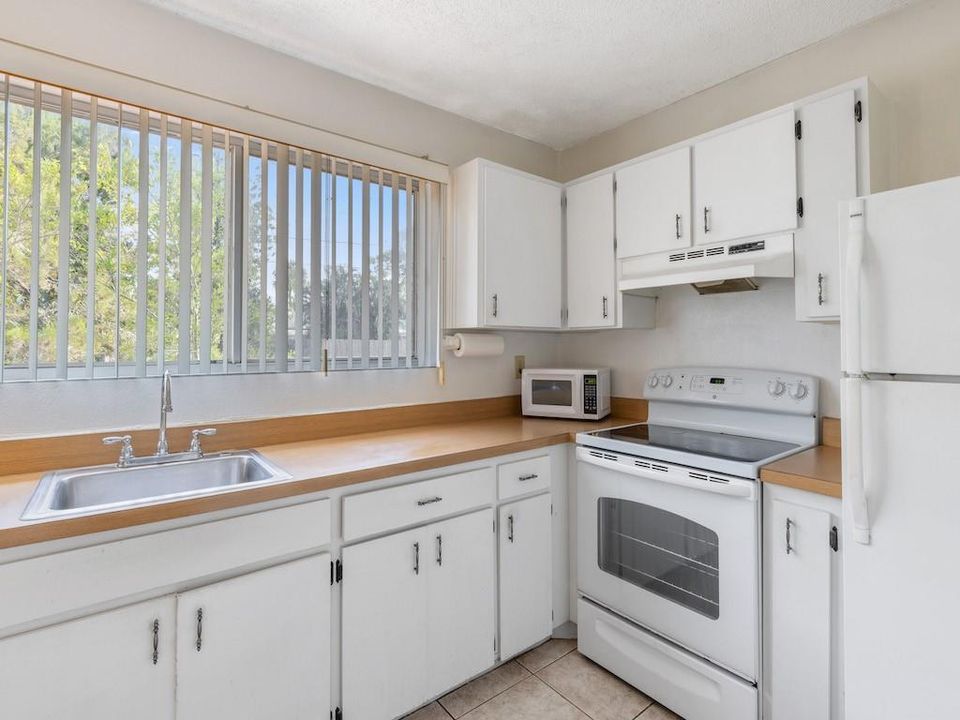For Sale: $265,000 (3 beds, 2 baths, 1016 Square Feet)