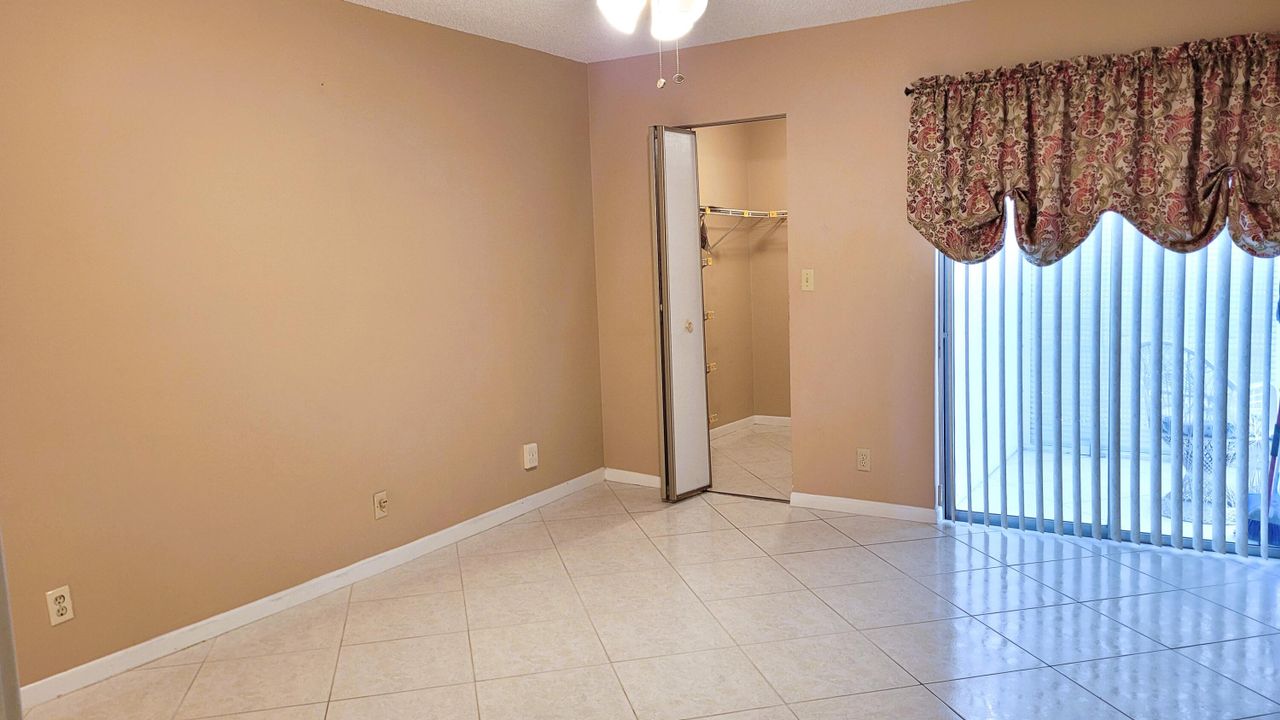 Active With Contract: $1,600 (2 beds, 2 baths, 1082 Square Feet)