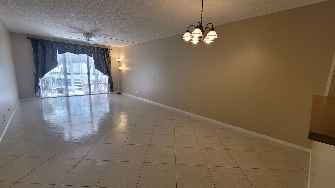 Active With Contract: $1,600 (2 beds, 2 baths, 1082 Square Feet)