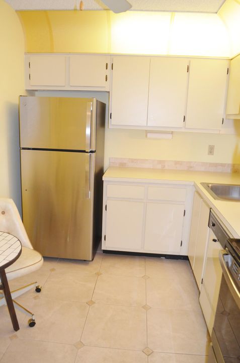 Active With Contract: $140,000 (1 beds, 1 baths, 680 Square Feet)