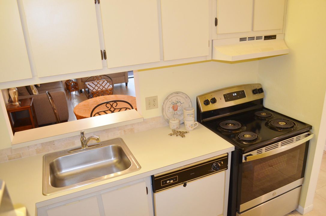 Active With Contract: $140,000 (1 beds, 1 baths, 680 Square Feet)