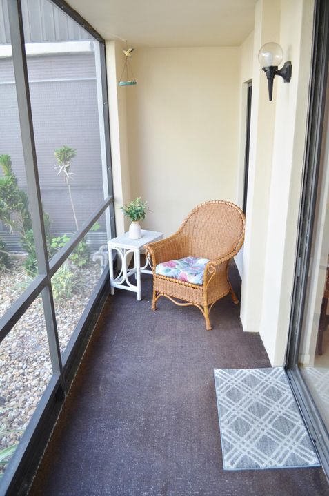 Active With Contract: $140,000 (1 beds, 1 baths, 680 Square Feet)