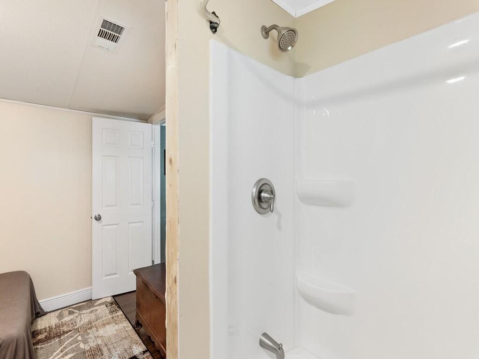 For Sale: $114,900 (2 beds, 2 baths, 672 Square Feet)