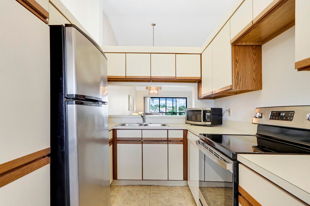 For Sale: $330,000 (2 beds, 2 baths, 1178 Square Feet)