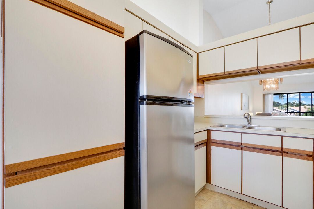 For Sale: $330,000 (2 beds, 2 baths, 1178 Square Feet)