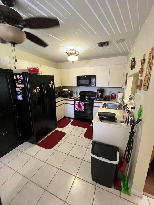 For Sale: $175,000 (2 beds, 2 baths, 1049 Square Feet)