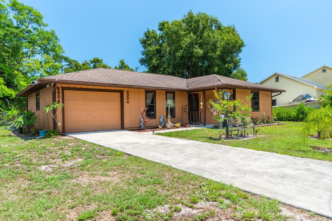 Active With Contract: $250,000 (2 beds, 2 baths, 1096 Square Feet)