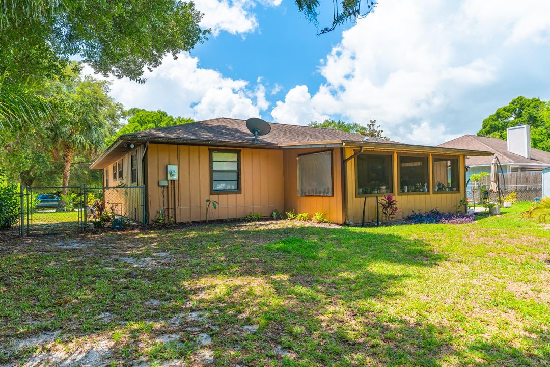 Active With Contract: $250,000 (2 beds, 2 baths, 1096 Square Feet)